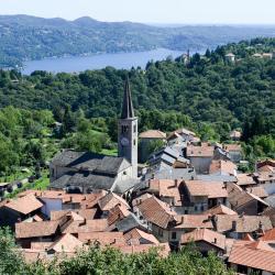 Arola 4 hotels with parking