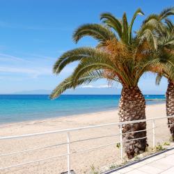 Nea Moudania 5 hotels with hot tubs