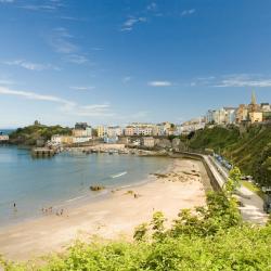 Pembrokeshire 120 hotels with parking