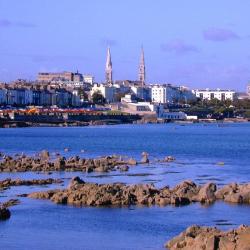 Dun Laoghaire 3 plážové hotely