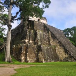 Flores 50 hotels with parking