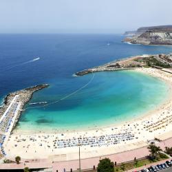Amadores 12 hotels with parking