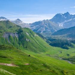 Bagolino 5 hotels with parking