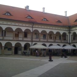 Niepołomice 13 hot&eacute;is com estacionamento