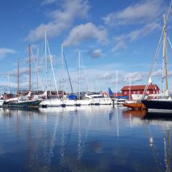 Holmestrand 8 hotelů s parkováním