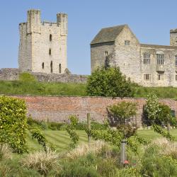 Helmsley 3 hotels with jacuzzis