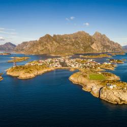 Henningsvær 26 holiday rentals