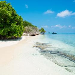 Fulidhoo 3 hotels with parking