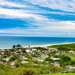 Manglaralto 8 hotels with parking