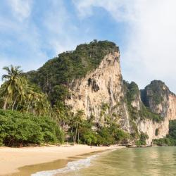 Tonsai Beach 3 resorts