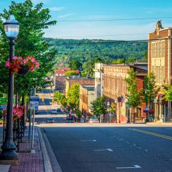 Marquette 28 hotels