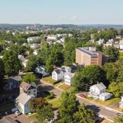 Danbury 16 hotels with parking