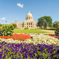 Saint Paul 50 hotels with parking