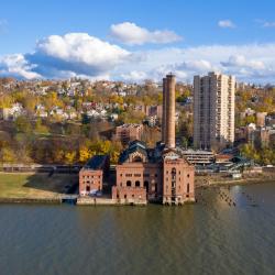 Yonkers 27 hotels with parking