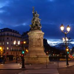 Clichy 66 hotels with parking