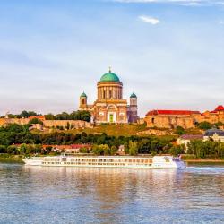 &Scaron;t&uacute;rovo 4 Hotels mit Pools