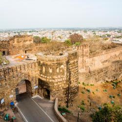 占西 5 間附設泳池的飯店