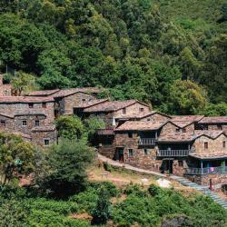 Lous&atilde; 3 hostels