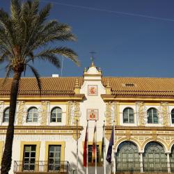Dos Hermanas 18 hotels with parking