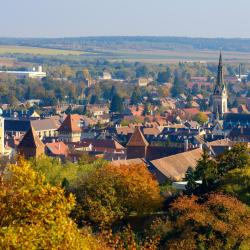 クーセグ 53軒の駐車場付きホテル