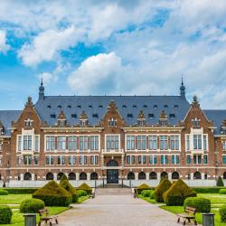 Lens 3 hot&eacute;is com piscina