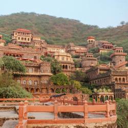 Neemrana 8 hotels with parking