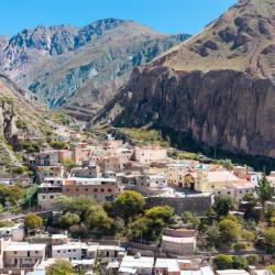 Iruya 6 hotels with parking