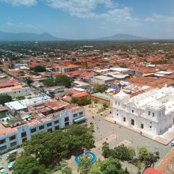 León 38 hotels with parking