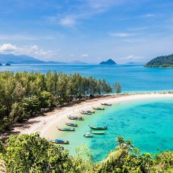 Ranong 50 hot&eacute;is com estacionamento