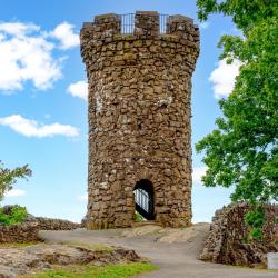 Meriden 9 hotels with parking