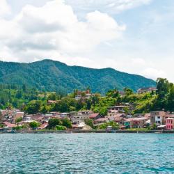 Parapat 17 hotels with parking