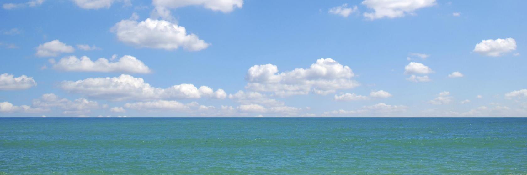 What are the best hotels in Praia de Mundai?