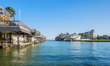 Hotels in Jamaica Beach