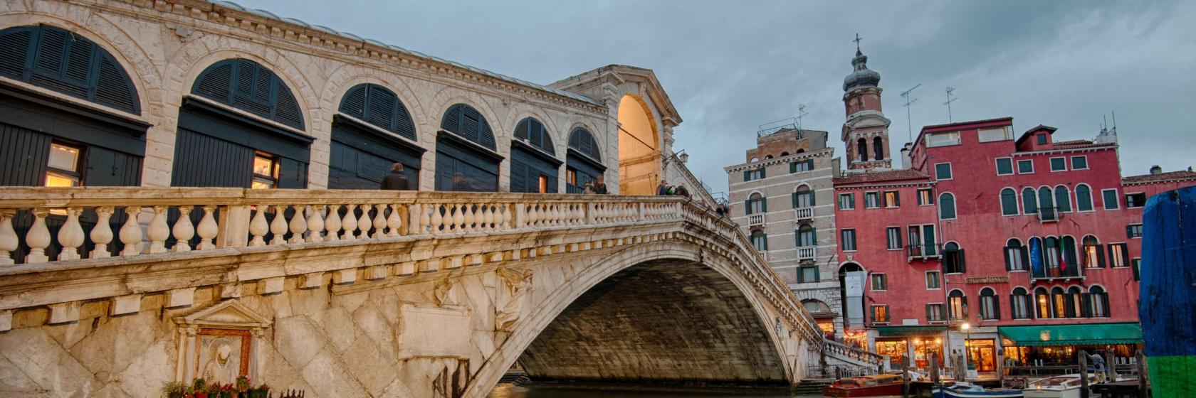 リアルト橋 イタリア ヴェネツィア 近くの人気ホテル10軒