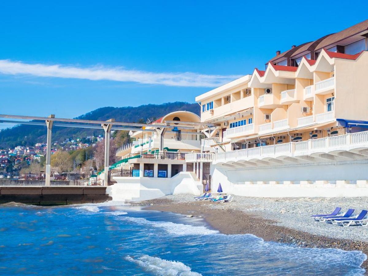 Пляж санатория аквалоо. Арфа отель сочи. Спа отель прометей лазаревское. Сочи гостиница сон у моря. Пляж сан ремо сочи.