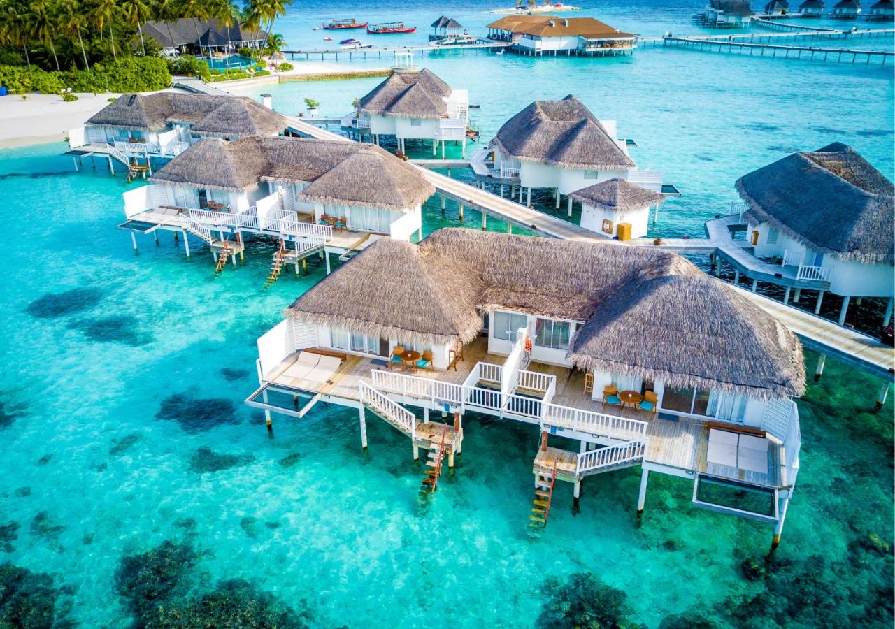 Sunset Overwater Villa, photo 1