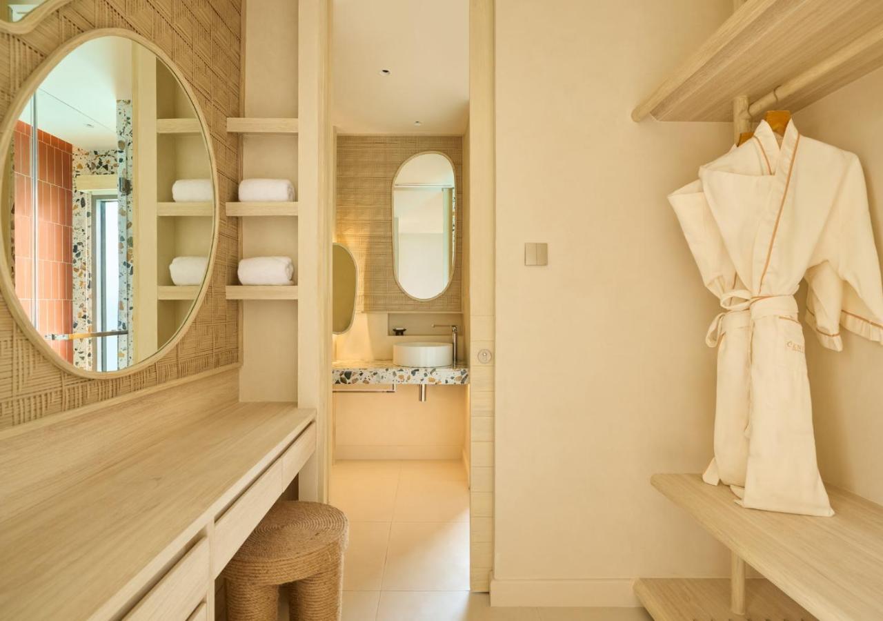 Overwater Sunrise Villa with Jacuzzi Hollywood Twin, photo 1