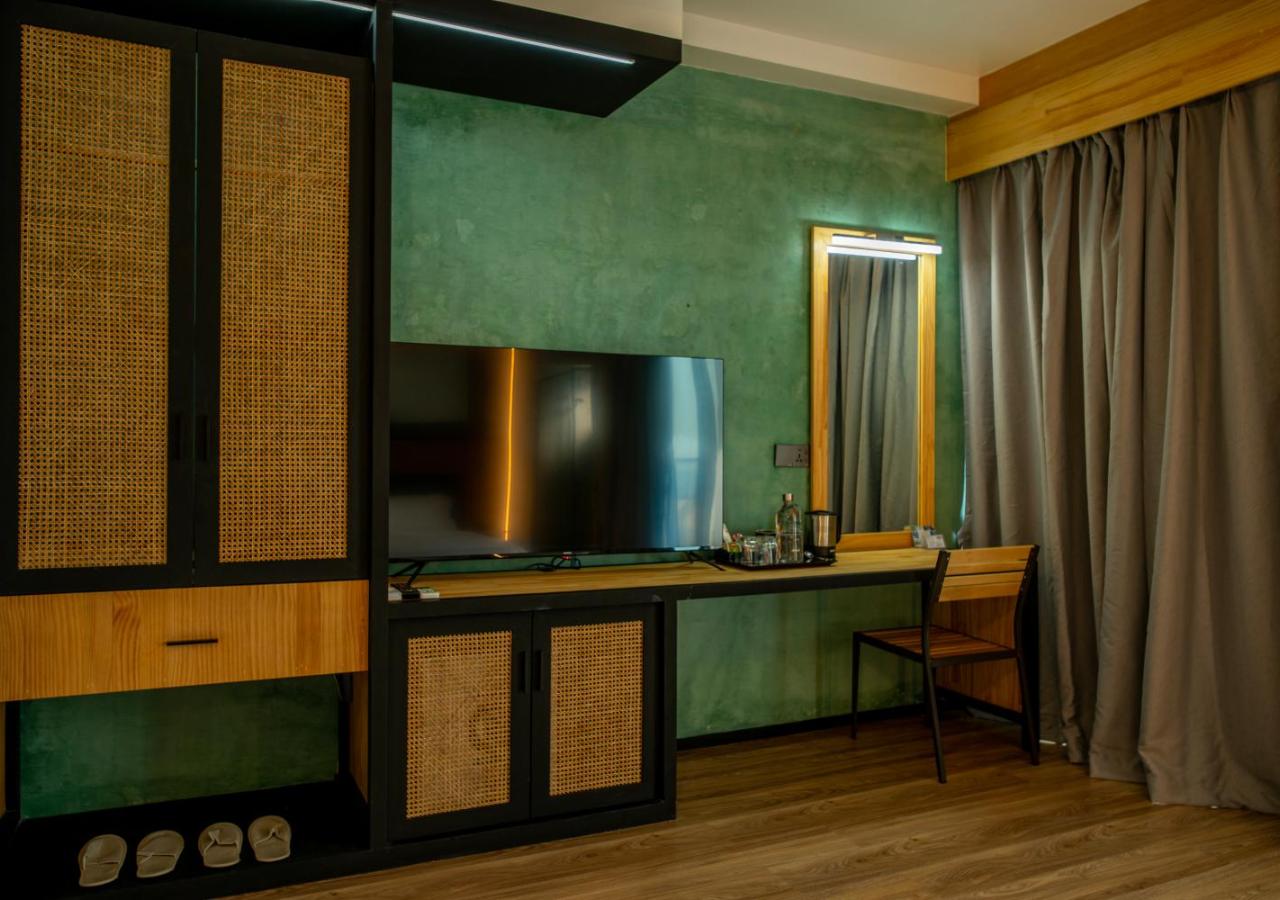 Superior Room with Balcony and Island View, photo 1