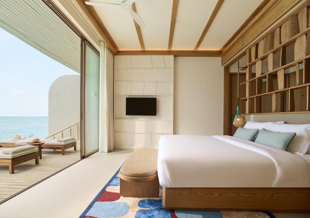 One-Bedroom Overwater Villa with Jacuzzi King, photo 1