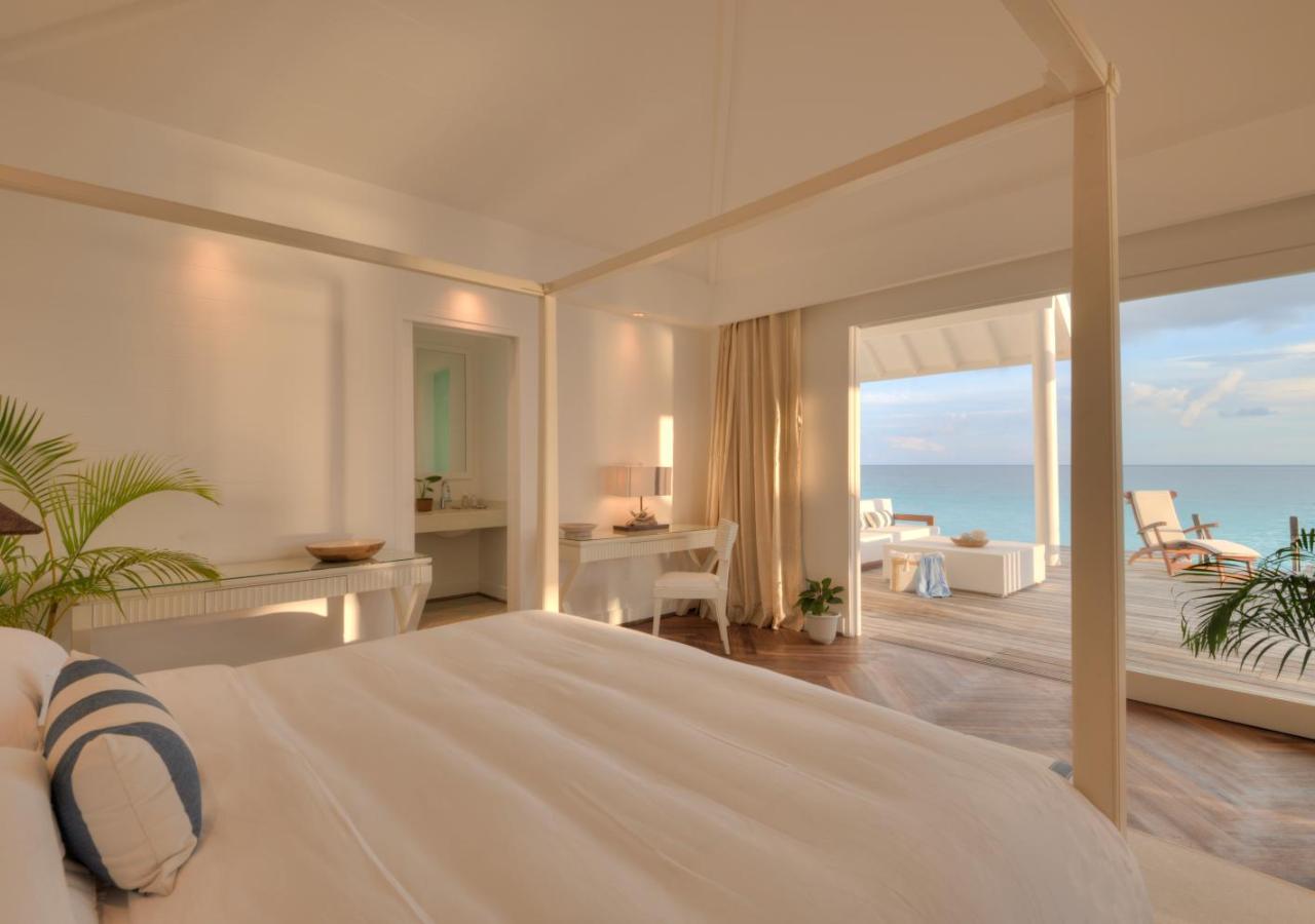 One-Bedroom Overwater Villa, photo 1