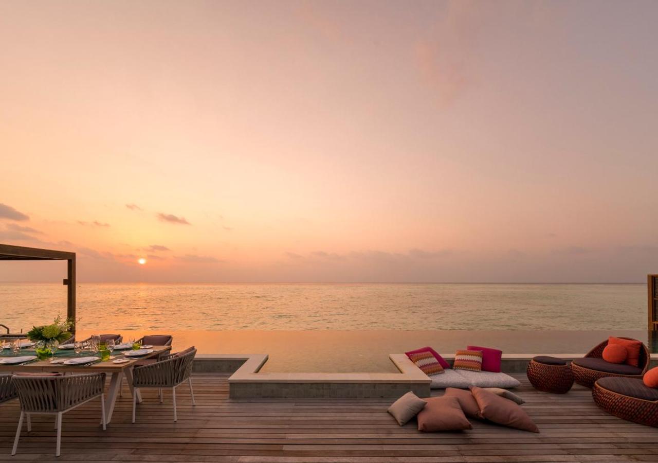 Sunset Three-Bedroom Water Suite - Room Rate inclusive of breakfast for 6 adults, photo 1
