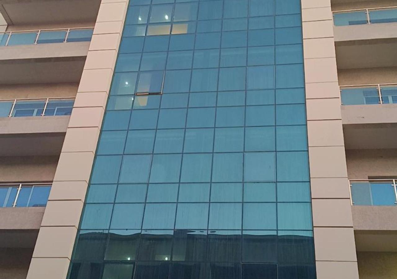 Providing air conditioning, a washing machine and heating, this apartment includes a shared bathroom. The apartment's kitchen is available for cooking and storing food. The unit offers 6 beds.