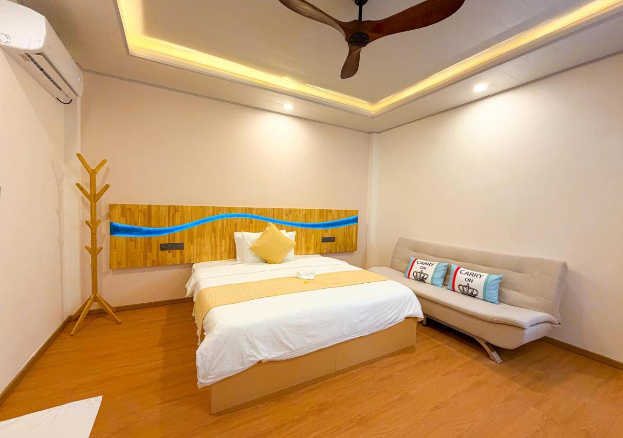 Family Room with Balcony, photo 1
