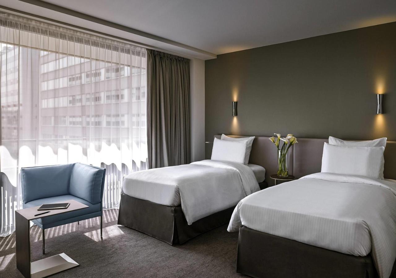 This air-conditioned triple room includes a flat-screen TV with cable channels, a private bathroom as well as a balcony with garden views. The unit offers 2 beds.