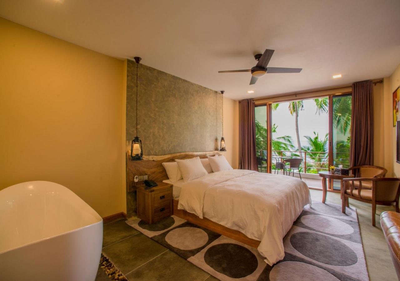 Ocean Front Room with Spa Bath & Balcony, photo 1