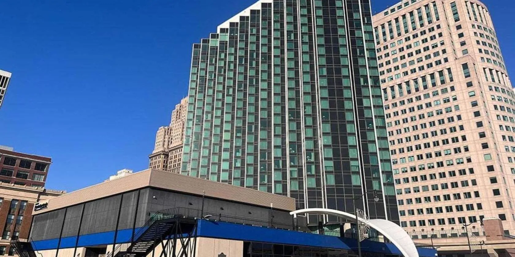 Fort Pontchartrain Detroit, a Wyndham Hotel, beside Huntington Place in Downtown Detroit