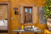 10GR Boutique Hotel & Wine Bar