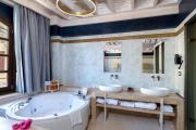10GR Boutique Hotel & Wine Bar