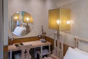 10GR Boutique Hotel & Wine Bar