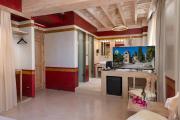 10GR Boutique Hotel & Wine Bar